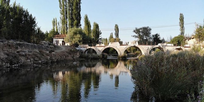Antik kentteki Roma duvarları gün ışığına çıkarılıyor