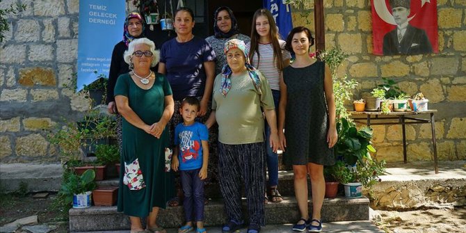 Köylü kadınlar 'doğa dostu' temizlik malzemesi üretiyor