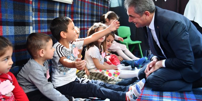 Mamak Belediye Başkanı Murat Köse mobil okula ziyarette bulundu