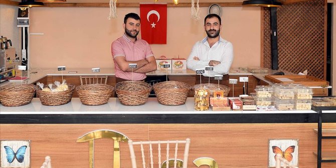 İki genç girişimci çölyak hastaları için pastane açtı