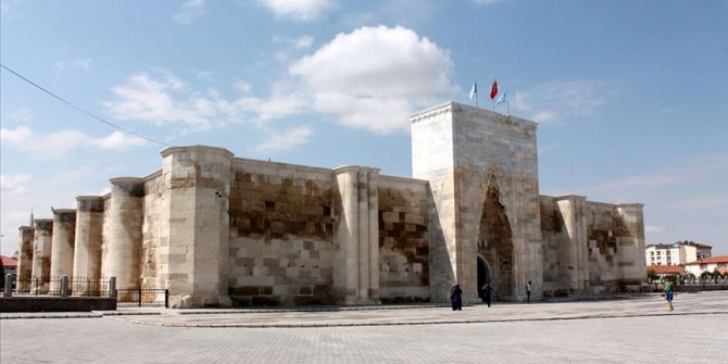 Selçuklu eseri Sultanhanı Kervansarayı açılış için gün sayıyor