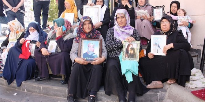 Annelerin HDP önündeki evlat nöbeti 22'nci gününde