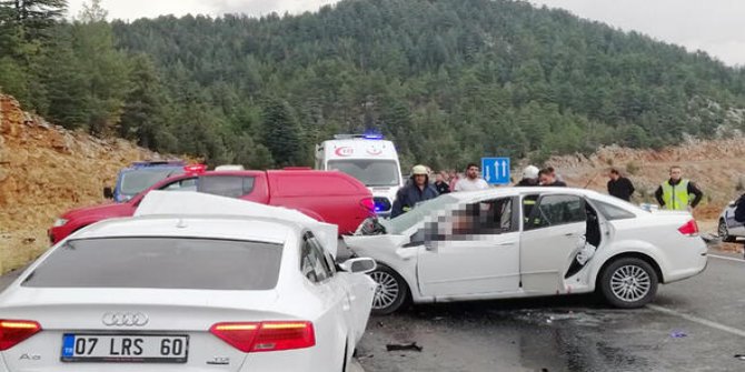 Antalya'da feci kaza: Ölü ve yaralılar var