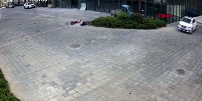 Sokakta uyurken üstünden araba geçti!