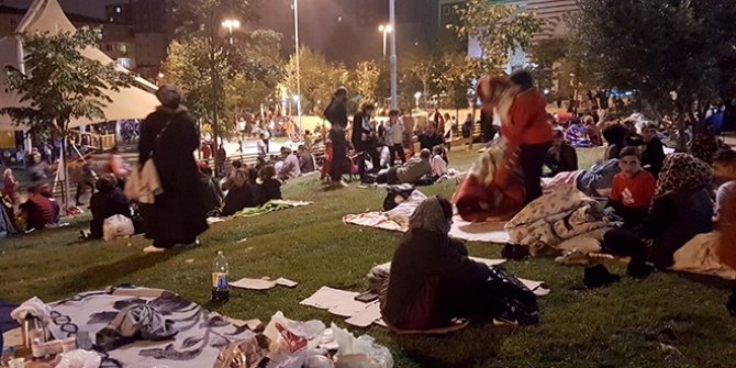 İstanbul kimi vatandaşlar parklarda yattı