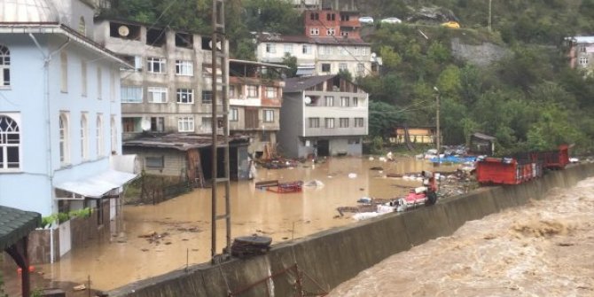 Artvin'de sel ve heyelan