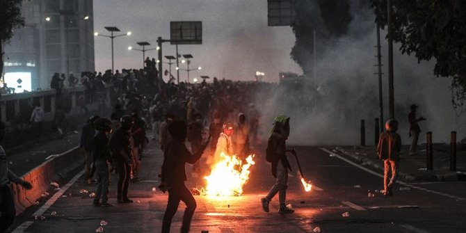 Endonezya'da hükümet karşıtı gösteriler sürüyor