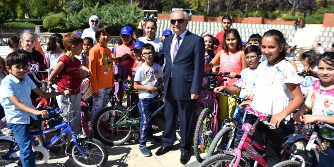 Ankara Büyükşehir Belediyesi çocuklara scooter ve bisiklete binme etkinliği düzenledi