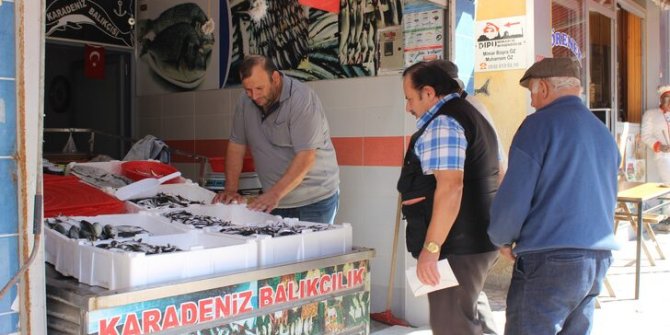 Hamsinin fiyatı düştü vatandaş sevindi