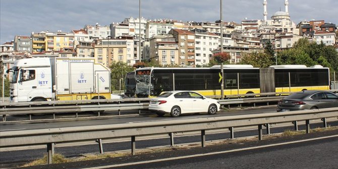 İstanbul'da metrobüs kazası