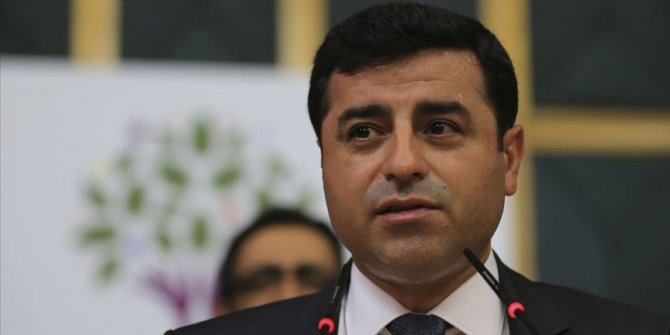 Selahattin Demirtaş'a kanuna muhalefet suçundan hapis cezası verildi