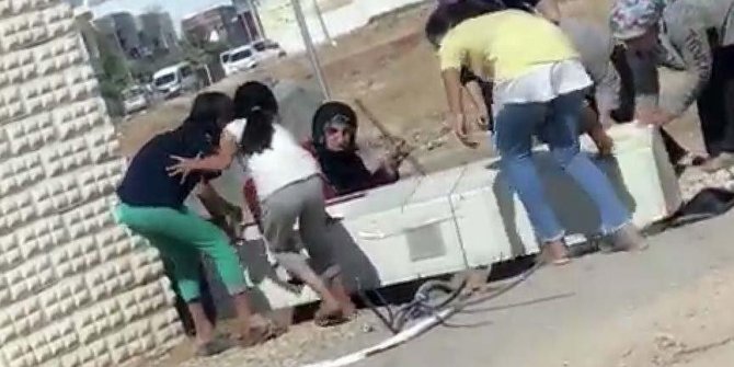 Mardin'de kaçak elektriği önleyen panoyu böyle söktüler!