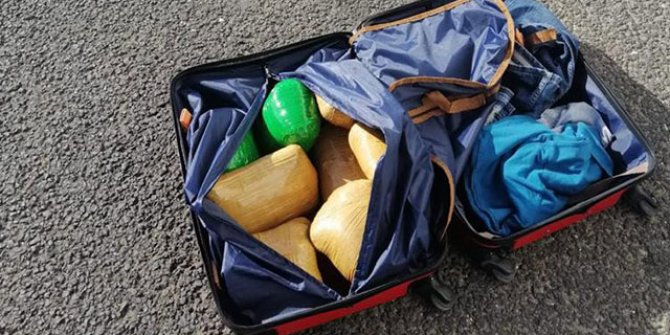 Yolcunun valizinden 10 kilo eroin çıktı