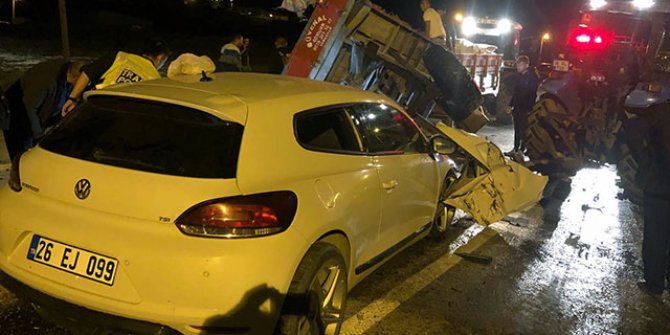 Çankırı’da otomobille traktör çarpıştı: 2 ölü, 1 yaralı