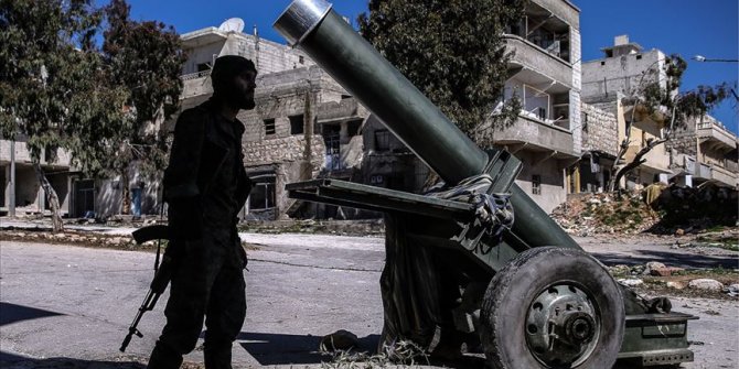 YPG/PKK'lı teröristler Tel Abyad'da okullarda da yuvalanıyor