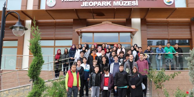 Kızılcahamam’da bulunan jeopark alanları öğretmen ve öğrencilerinin ilgi odağı oldu