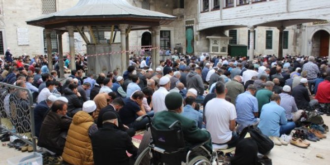 Eyüp Sultan Camisi'nden Mehmetçik'e dua