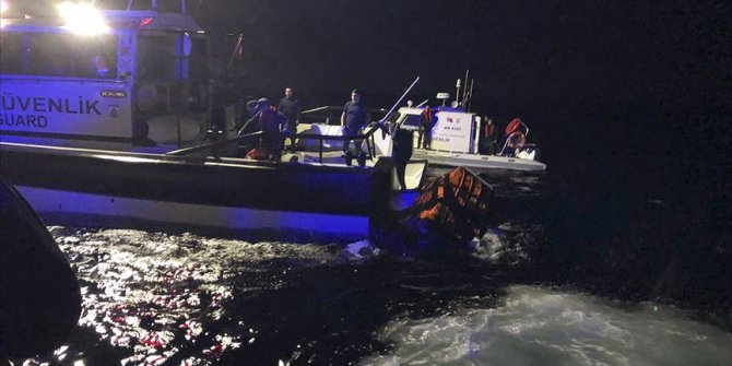 Ayvalık'ta düzensiz göçmenleri taşıyan tekne battı