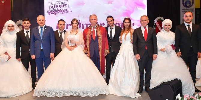 Büyükşehir Belediyesi toplu nikah töreni ile 219 çiftin mutluluğuna ev sahipliği yaptı