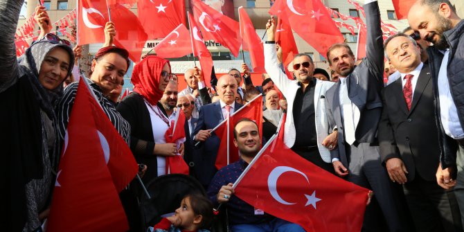 Keçiören Belediye Başkanı Turgut Altınok herkesi ev ve iş yerlerine Türk bayrağı asmaya davet etti