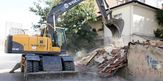 Yenimahalle Karşıyaka Mahallesi'ndeki metruk yapılar yıkıldı