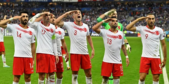 UEFA'dan 'asker selamı' soruşturması