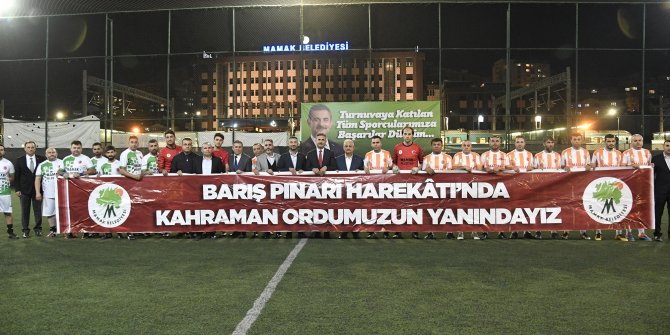 Mamak'taki mahalleler arası futbol turnuvasından Mehmetçiğe selam