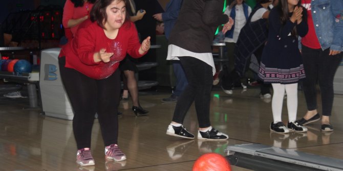 Etimesgut'ta engellilerin bowling heyecanı