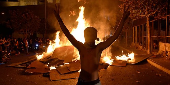 Lübnan'da vergi protestosu: 2 ölü, 40 yaralı