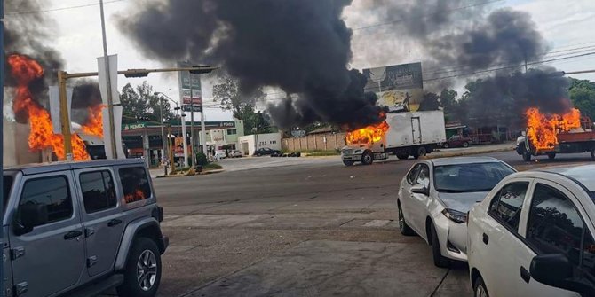 Meksika'da çete üyeleri Culiacan kentini savaş alanına çevirdi