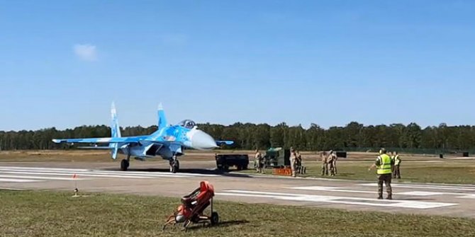 Belçika’da savaş uçağı görevlileri böyle savurdu