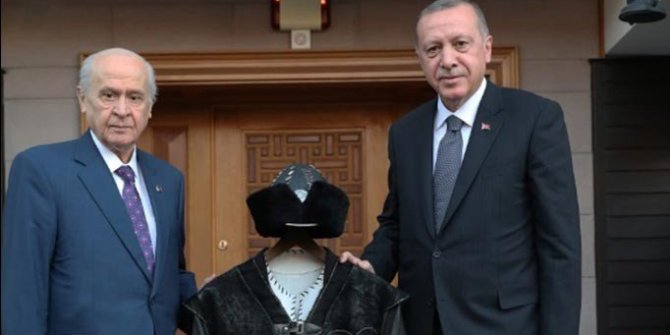 Bahçeli'den anlamlı hediye