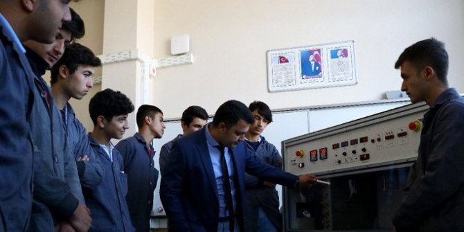 Geleceğin mühendislerinden "elektrik ve su tasarruflu" sistem