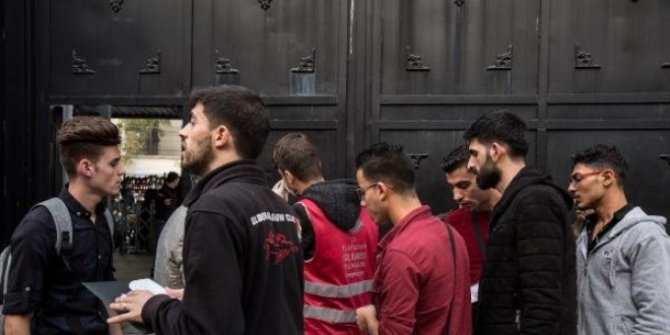 Suriyeliler göç idarelerine akın etti