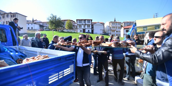 Zabıtalar Bentderesi çevresindeki işportacılara 52 kişilik ekiple denetim