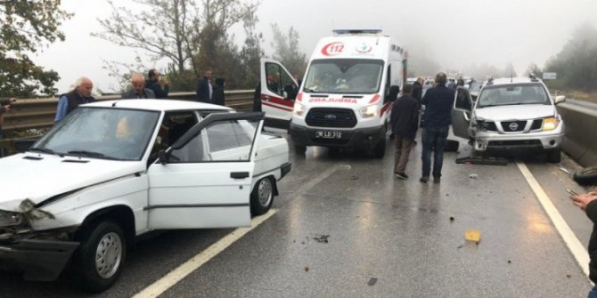 Bursa'da 16 araç birbirine girdi: 6 yaralı