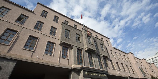 MSB: Edremit Körfezi'nde 40 düzensiz göçmen kurtarıldı