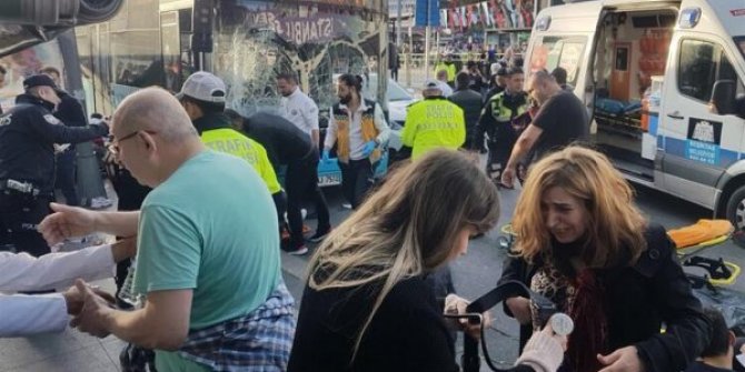 Beşiktaş'ta halk otobüsü durağa daldı