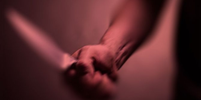 Eşini 20 bıçak darbesiyle öldürdü