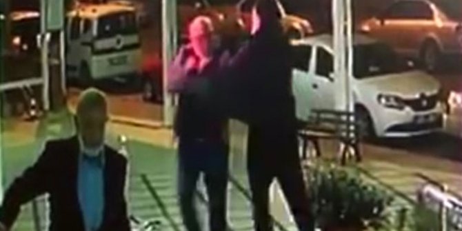 Mal sahibi ile kiracı cami çıkışı birbirine girdi