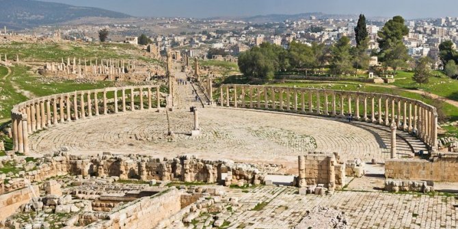 Ürdün'de turistlere bıçaklı saldırı: Çok sayıda yaralı var