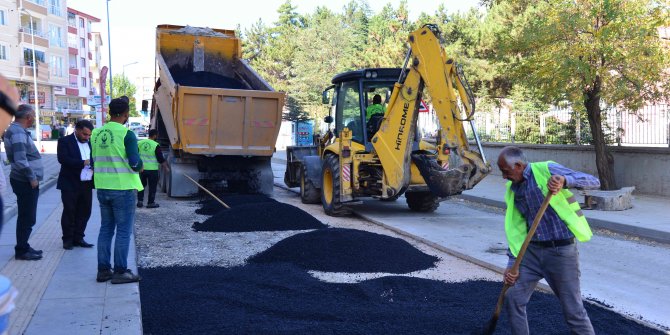 Kahramankazan Belediyesi kendi sorumluluğunda dahi olmayan yolları asfaltlıyor