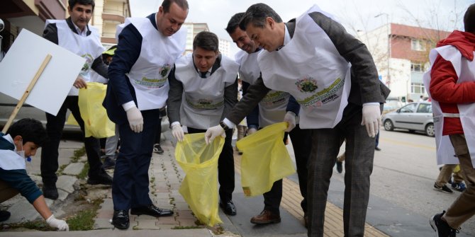 'Pursaklar'ı Seviyorum, Çevremi Temiz Tutuyorum' projesiyle sokakları temizlediler