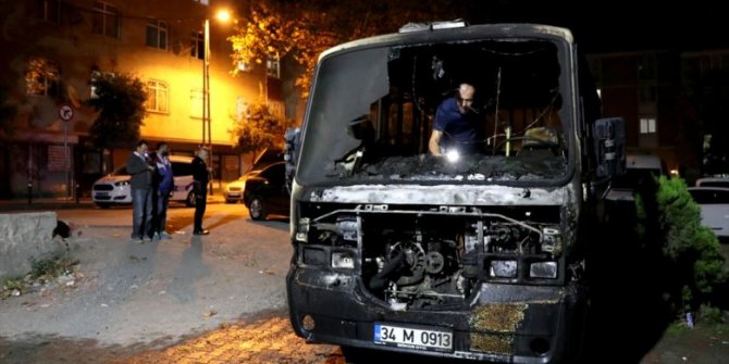 Mminibüsü alev alev yandı: Kullanılamaz hale geldi