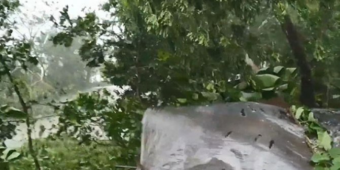 Bangladeş’i kasırga  vurdu