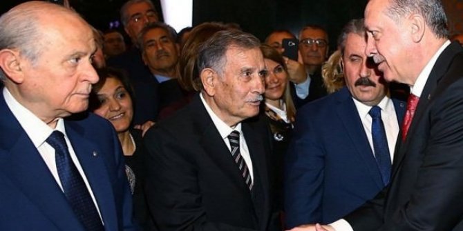 Eski Başbakan Yıldırım Akbulut hastaneye kaldırıldı