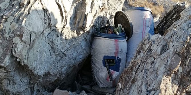 PKK'ya ağır darbe: PKK'ya ait silah ve mühimmat ele geçirildi