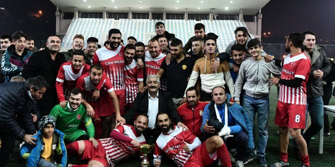 Mamak Belediyesi'nin organize ettiği mahalleler arası futbol turnuvasının kazananı Peyami Safa oldu