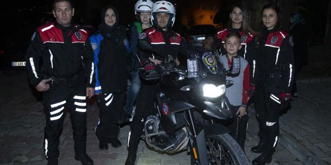 Polisler otizmli Mehmet'in motosiklete binme hayalini gerçekleştirdi