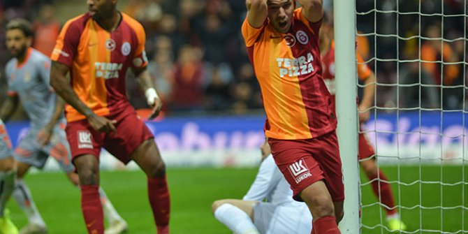 Galatasaraylı futbolcular, taraftarlardan özür diledi